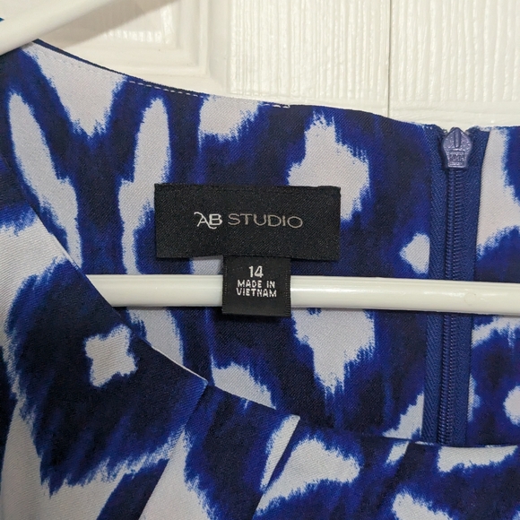 White With Blue Pattern Dress - Picture 4 of 11